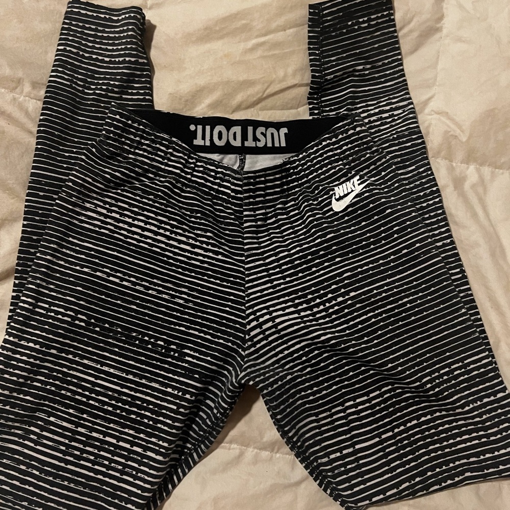 Nike black and white leggings